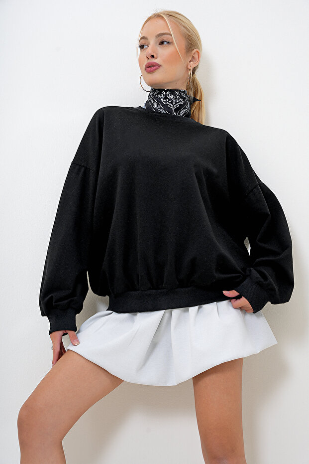 Kadın Siyah Bisiklet Yaka Oversize Basic Sweatshirt PRM1046 - 2