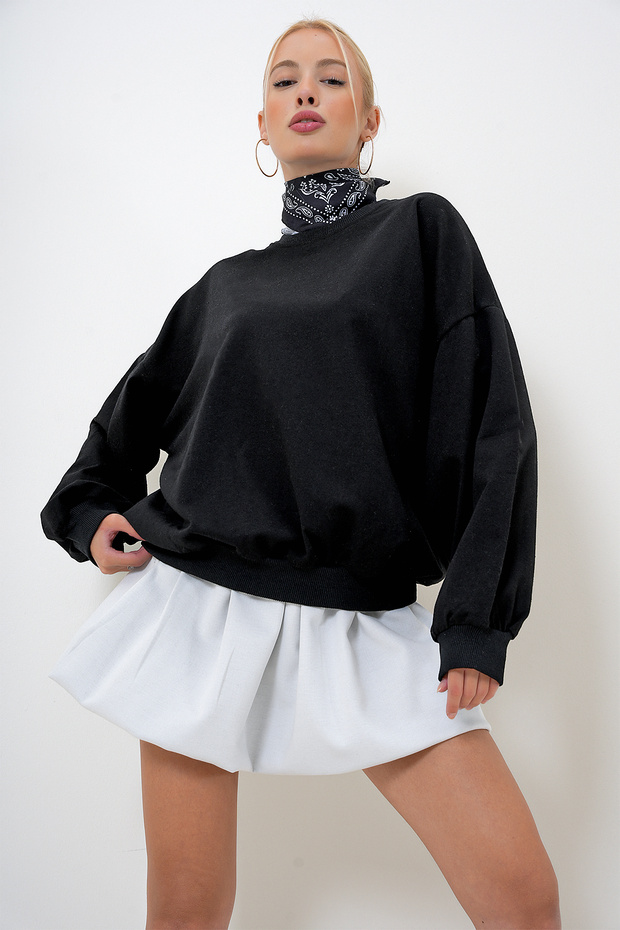 Kadın Siyah Bisiklet Yaka Oversize Basic Sweatshirt PRM1046 - 5