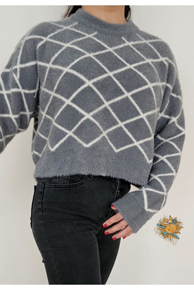 Diamond Patterned Feather Crop - 1