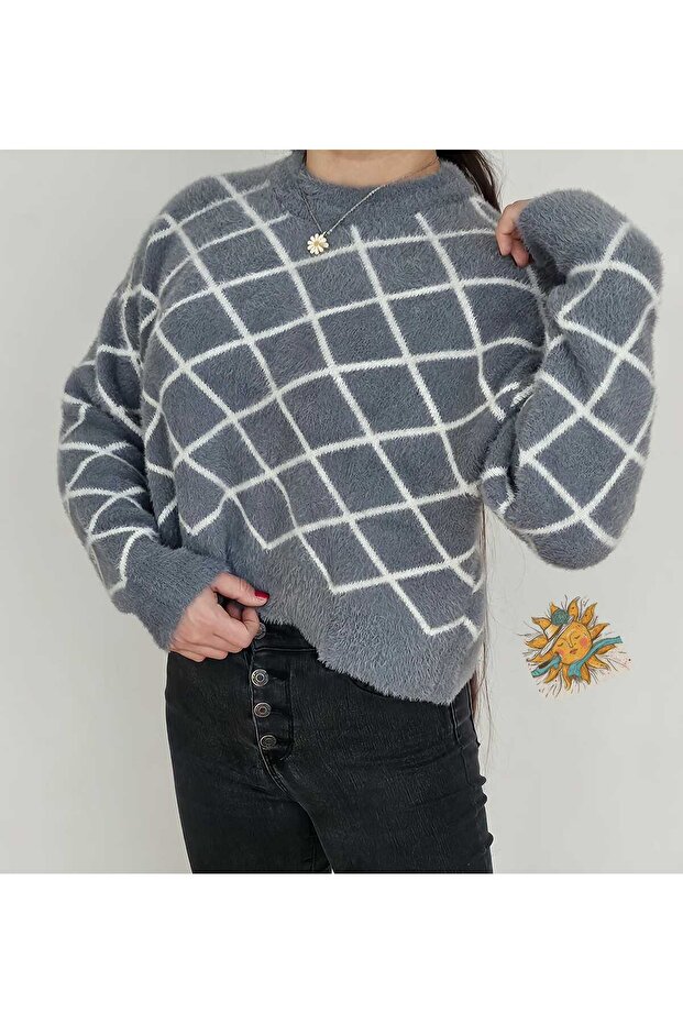 Diamond Patterned Feather Crop - 2