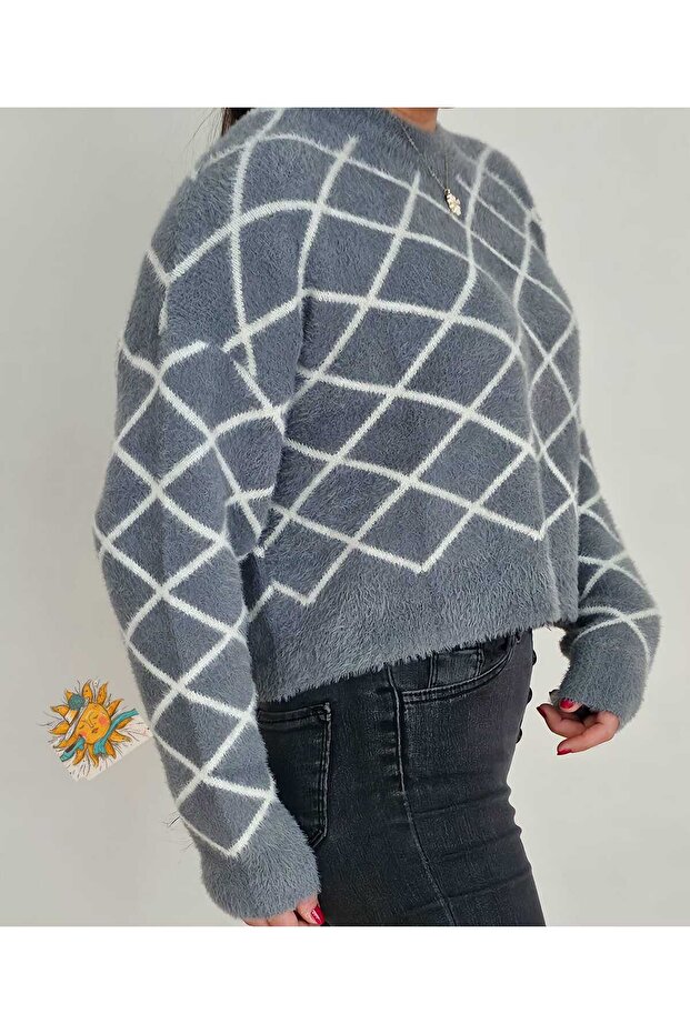 Diamond Patterned Feather Crop - 7