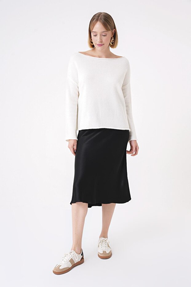 Women's Soft Textured Comfortable Fit Boat Neck Knitwear Sweater White 25W3015