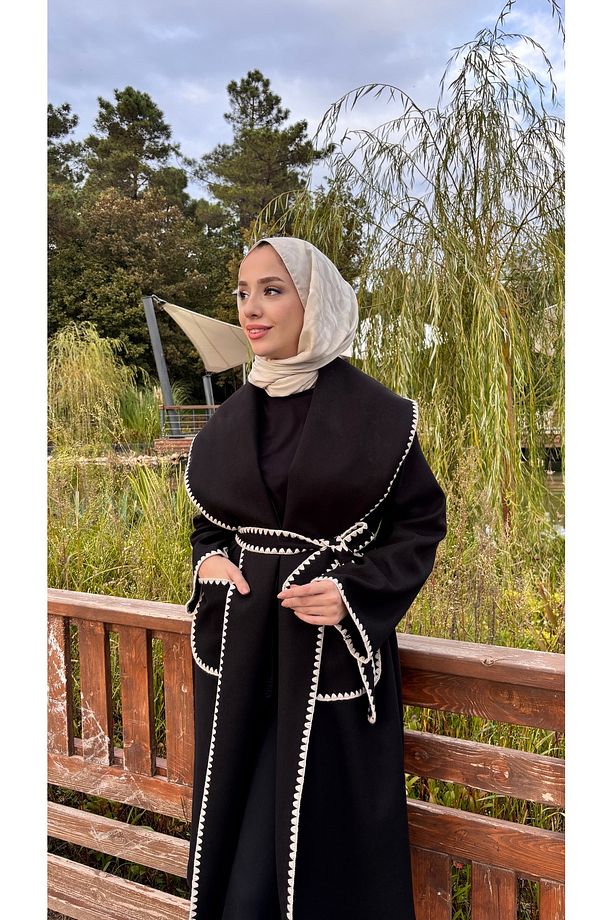 İŞLEMELİ BORNOZ TİP KUŞAKLI ASTARLI KADIN KABAN - 5