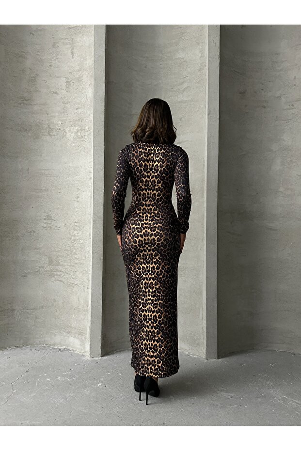 فستان بياقة مدورة بنقشة الفهد - 3