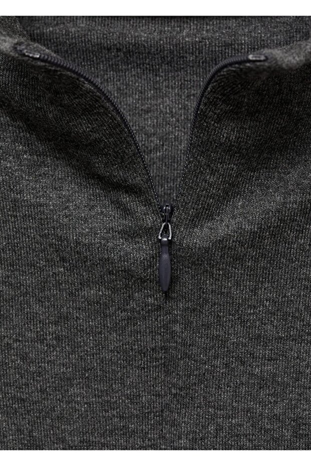 Omuzları vatkalı elbise - 5