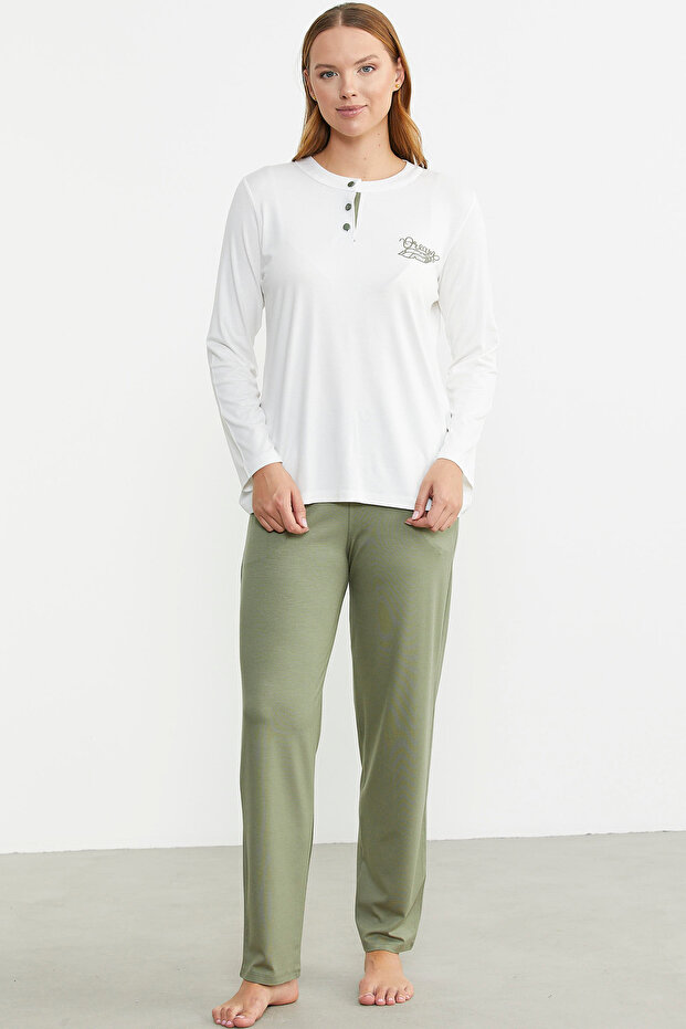 طقم بيجامة بأزرار منقوشة باللون الأخضر - 2