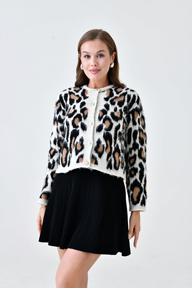 Women's Crew Neck Leopard Patterned Buttoned Knitwear Cardigan 3539