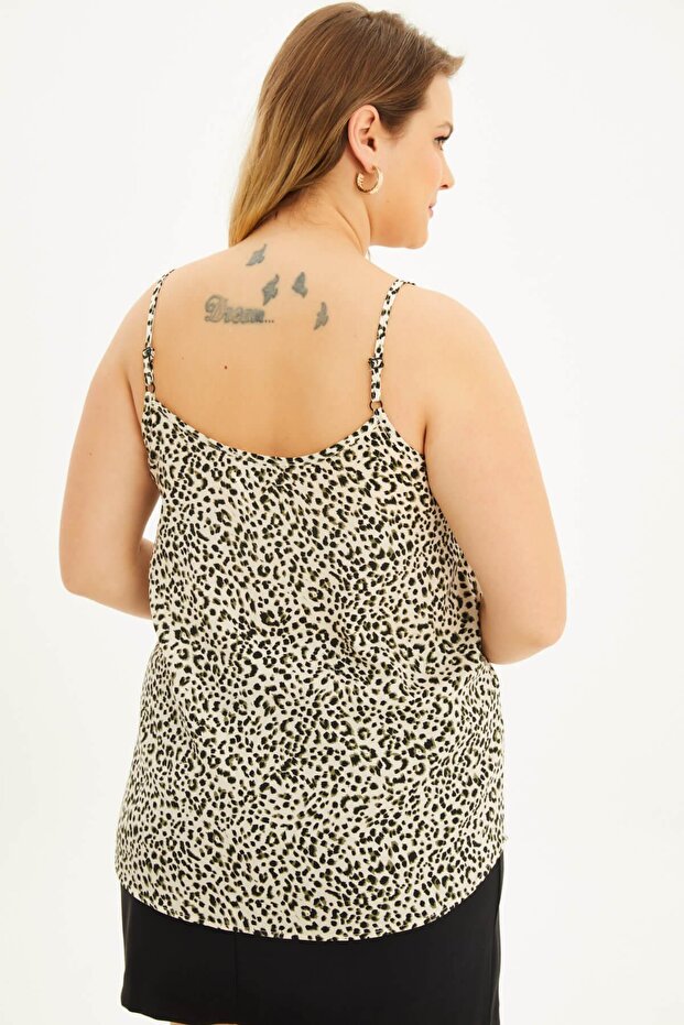 بلوزة منقوشة مع حزام حبل - 6