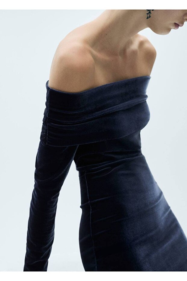 Omzu Açık Kadife Elbise - 5