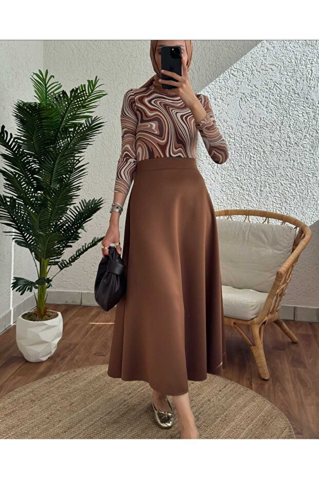 تنورة واسعة من قماش الحجاب