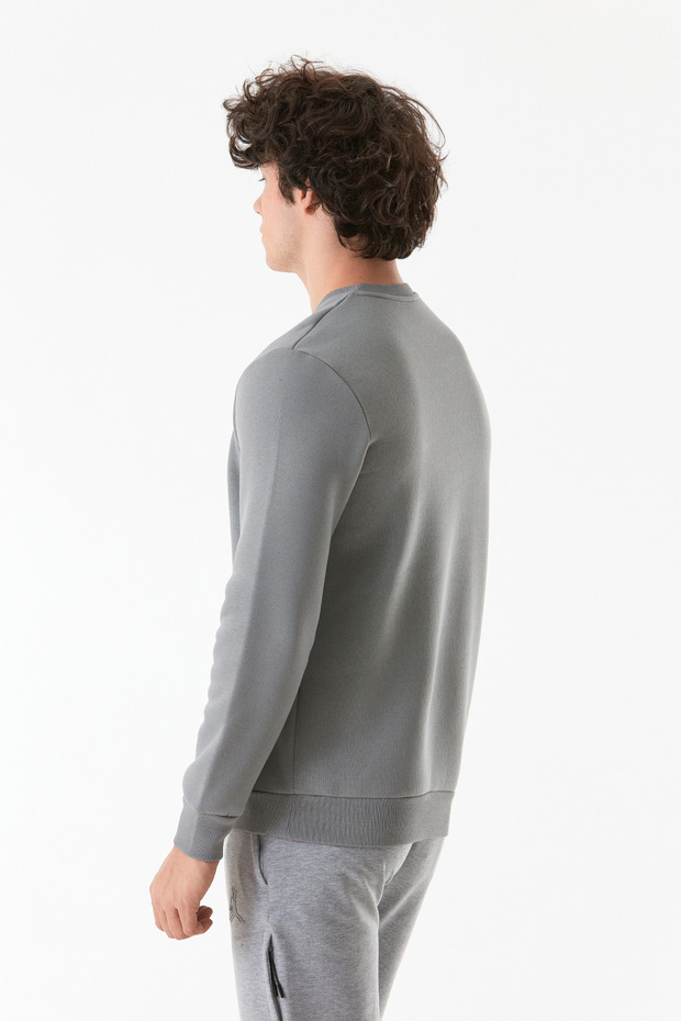 3 Thread Embossed Crew Neck Sweatshirt - 5