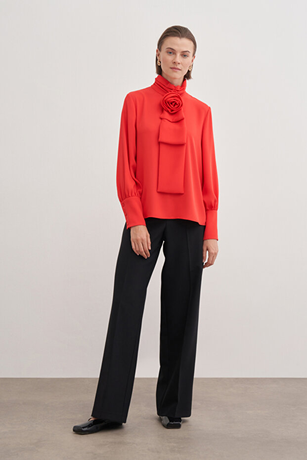 Gül Broşlu Bluz - 1