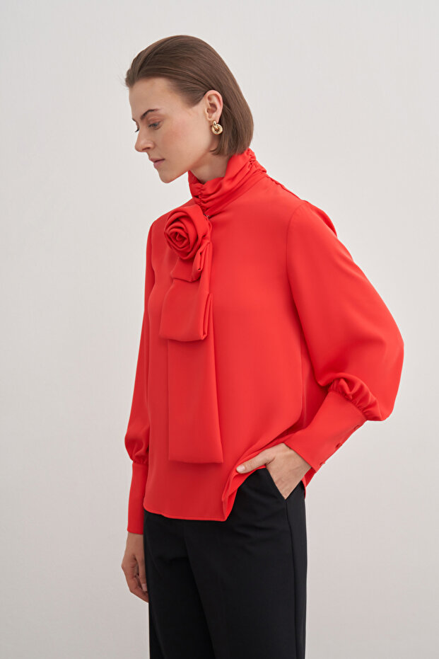 Gül Broşlu Bluz - 2