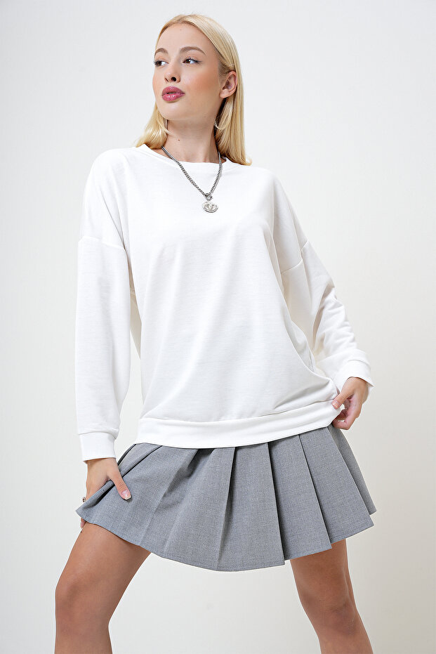 Kadın Beyaz Bisiklet Yaka Oversize Basic Sweatshirt Prm1096 - 2