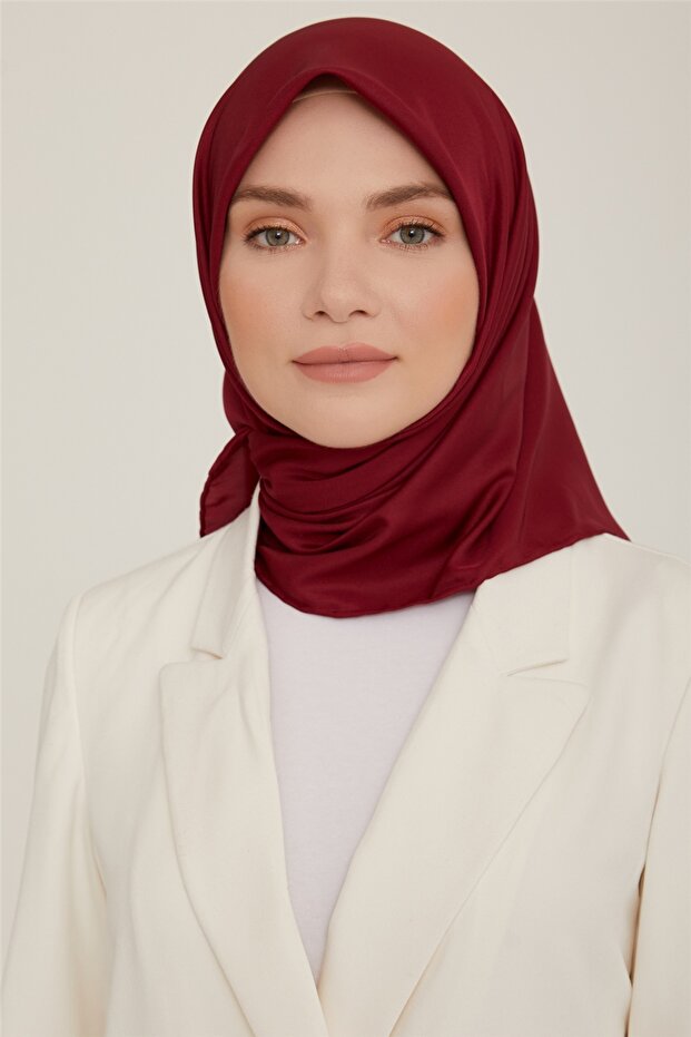 Sport Scarf - Plain Background 31 331 Model