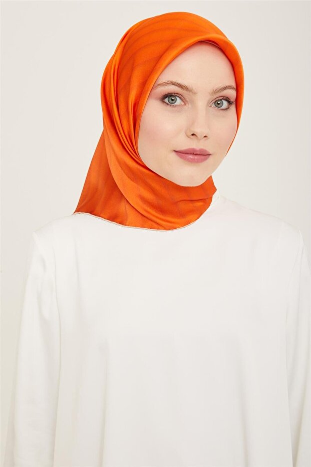 وشاح كلاسيكي منقوش سيرا حرير 24Ya9150 50 82
