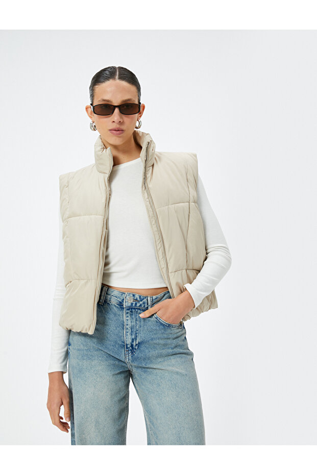 Stand Collar Puffer Vest with Zippered Pockets