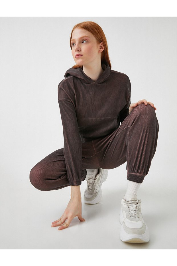 Hooded Pocket Sweatshirt