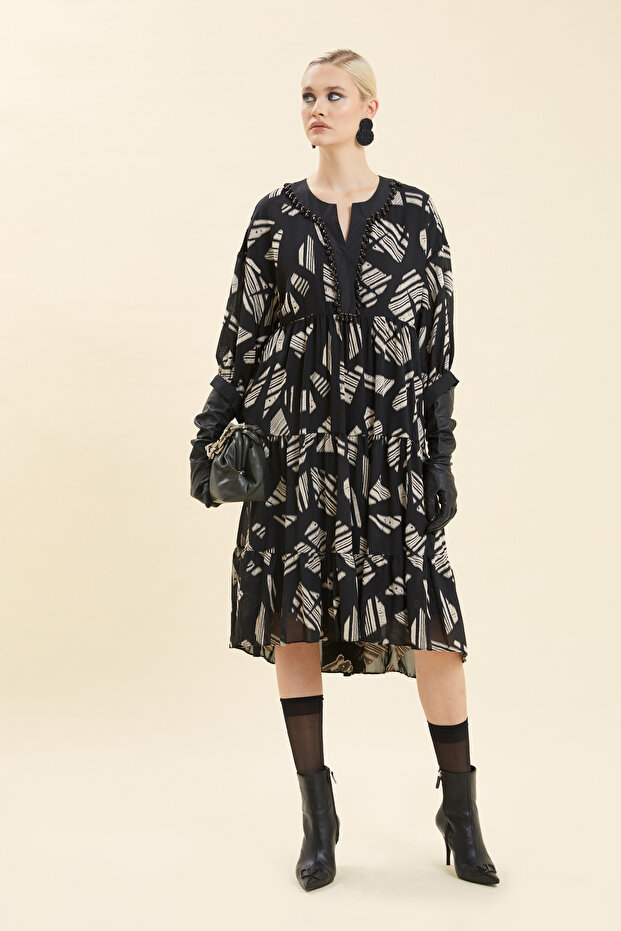 Desenli İşlemeli Elbise - 1