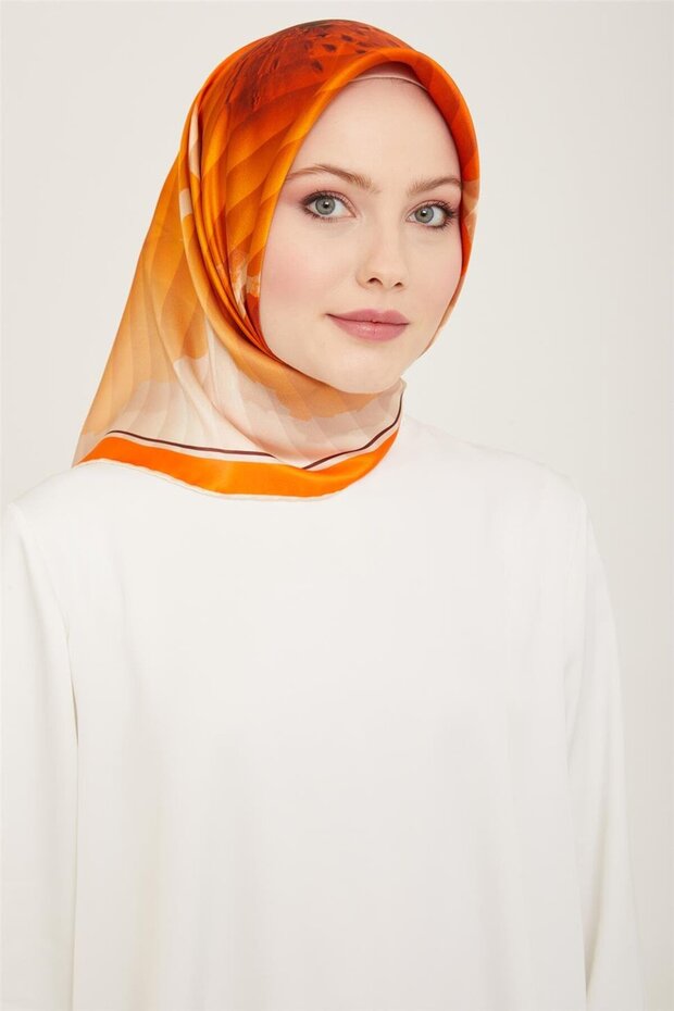 وشاح حريري منقوش بالزهور 24Ya9100 87 31