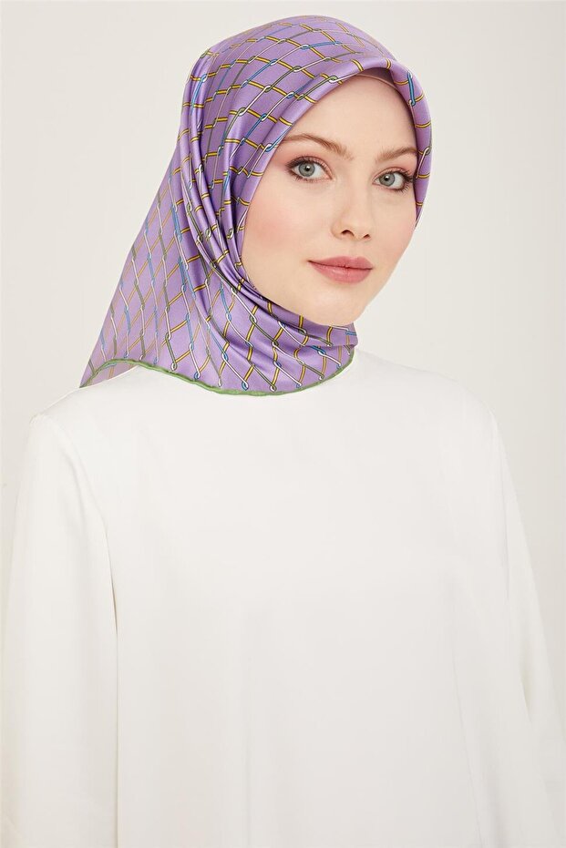 وشاح حريري كلاسيكي منقوش 24Ya9152 85 04