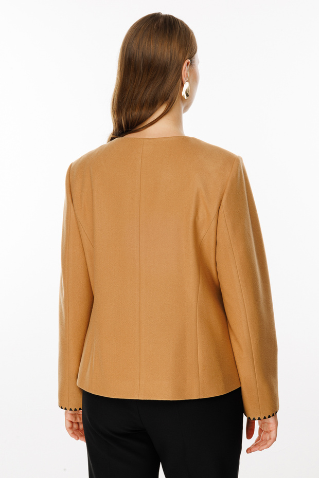 سترة متعرجة بجيب على شكل حقيبة - 4