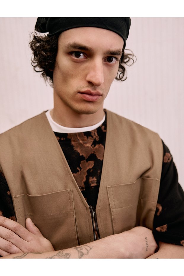 Abstract Printed T-shirt Comfortable Cut Stitching Detailed Crew Neck