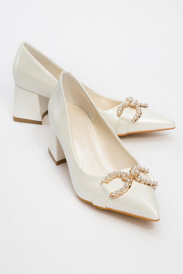 Pearl buckled women's high heel shoe sedef skin