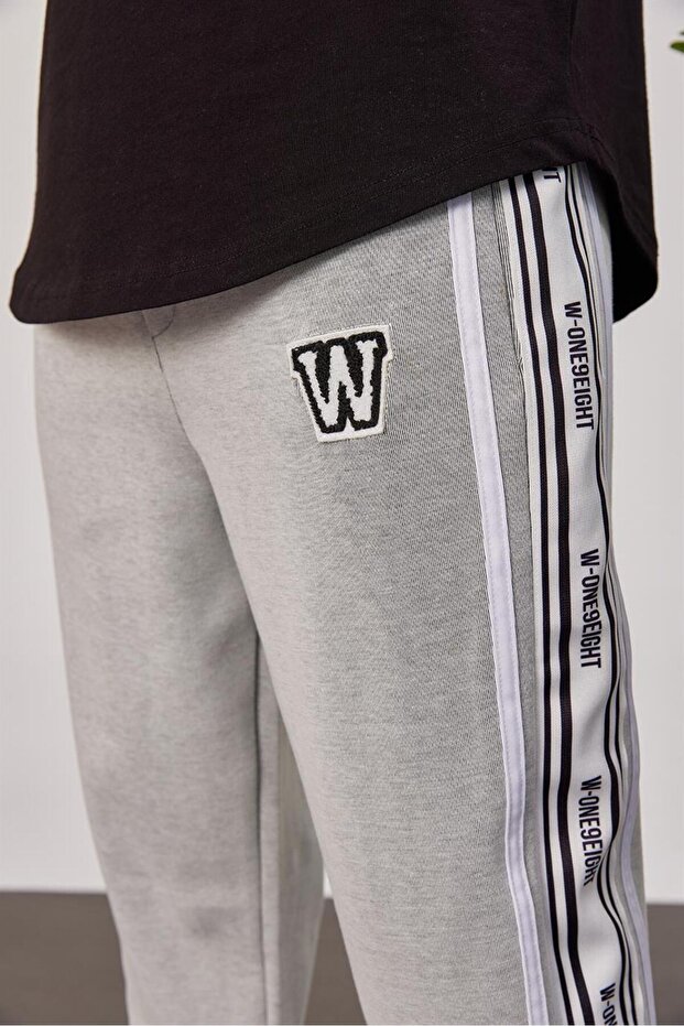 بنطلون رياضي رمادي مكتوب عليه One9Eight - 2