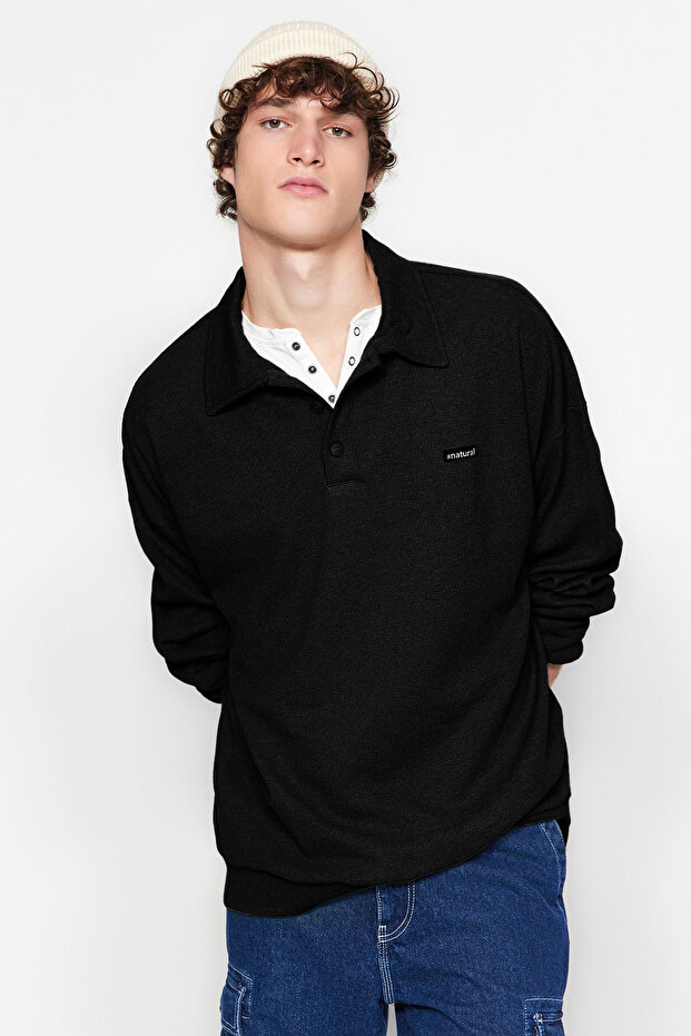 Siyah Oversize/Geniş Kesim Etiketli Dokulu Polo Yaka Şardonsuz Sweatshirt TMNAW24SW00224 - 2