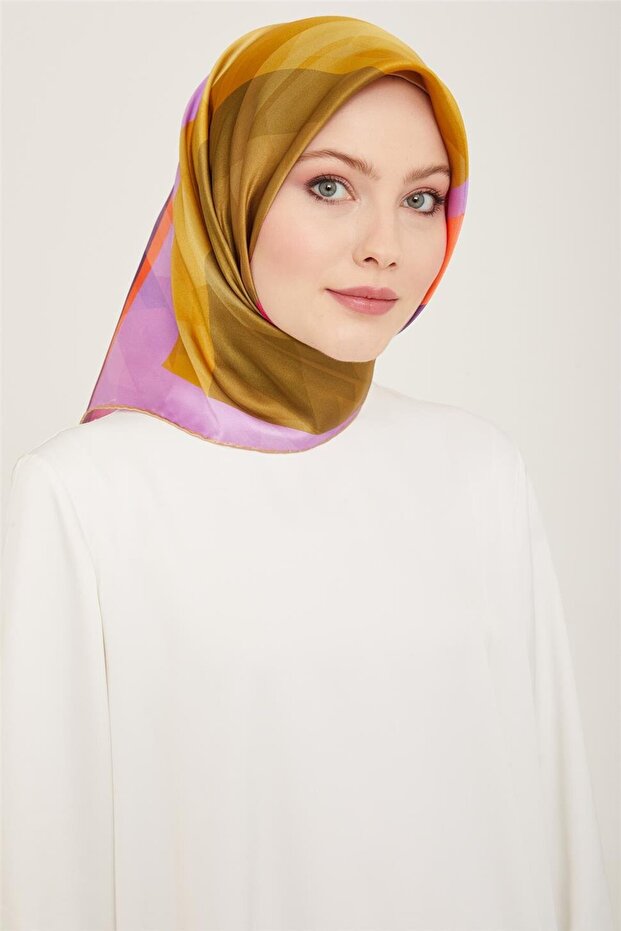 وشاح حريري منقوش بنمط هندسي 24Ya9137 55 02
