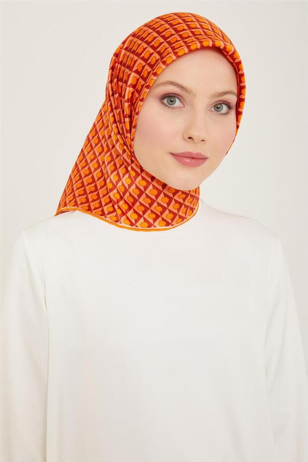 وشاح حريري منقوش بنمط هندسي 24Ya9109 53 50