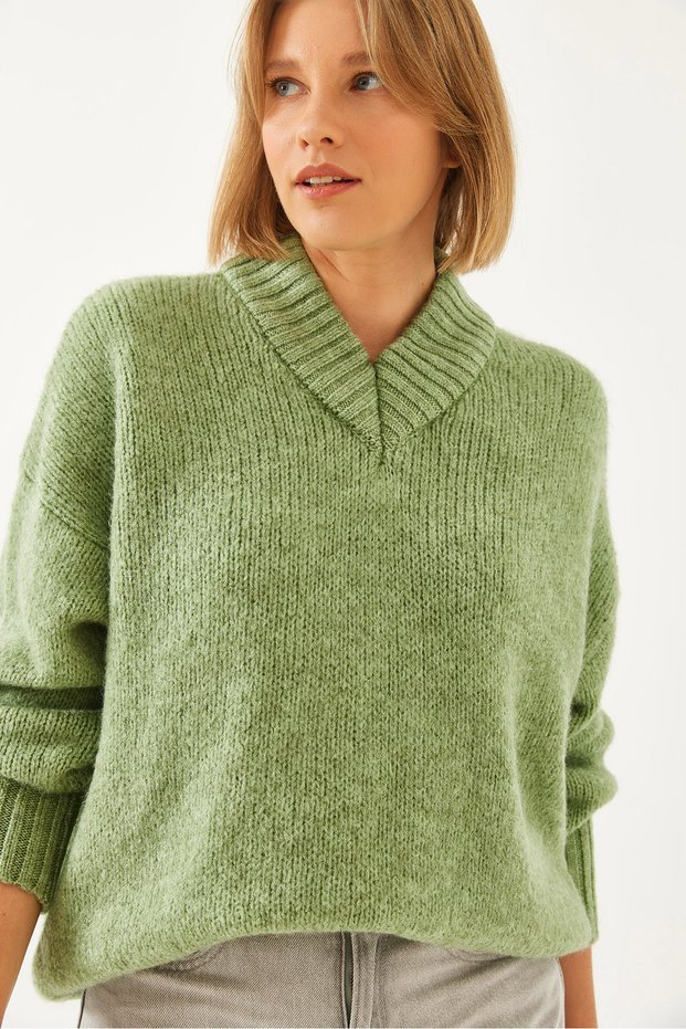 Women's Green V-Neck Knitwear Sweater 20247532