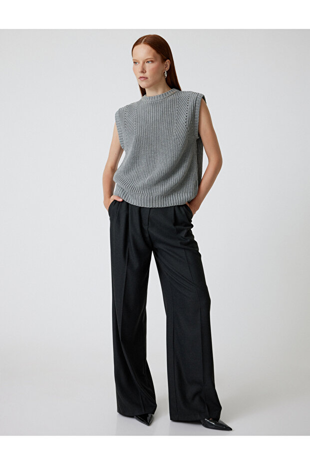Round Neck Knitwear Sweater with Back Window Detail