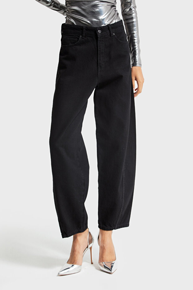 Women's Black Venus Carrot Fit Relaxed High-Waist Denim Jeans