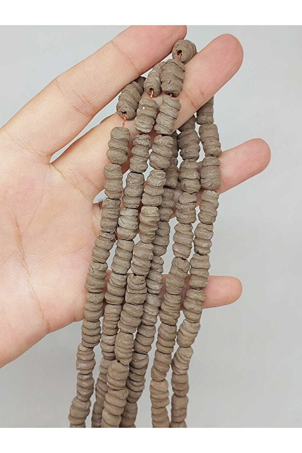 سلسلة خرز سيراميك مسننة باللون البني 10-12 مم/34 سم (54218)