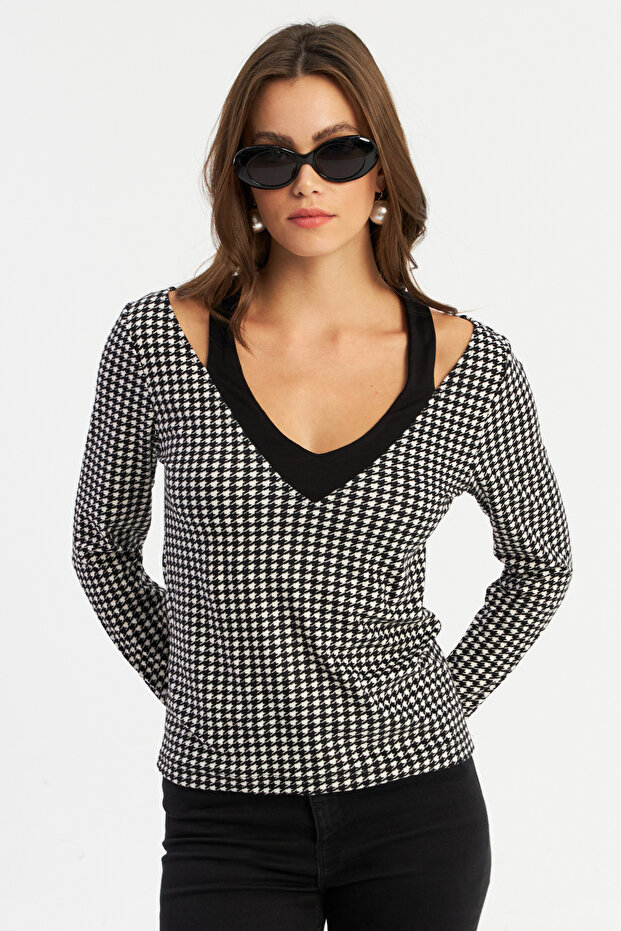 Women's Black-Ecru V-Neck Houndstooth Blouse Ey2940
