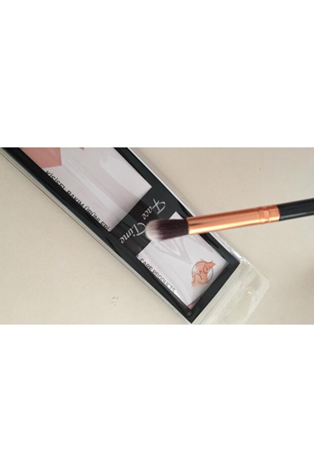2002 Eyeshadow Brush - 2
