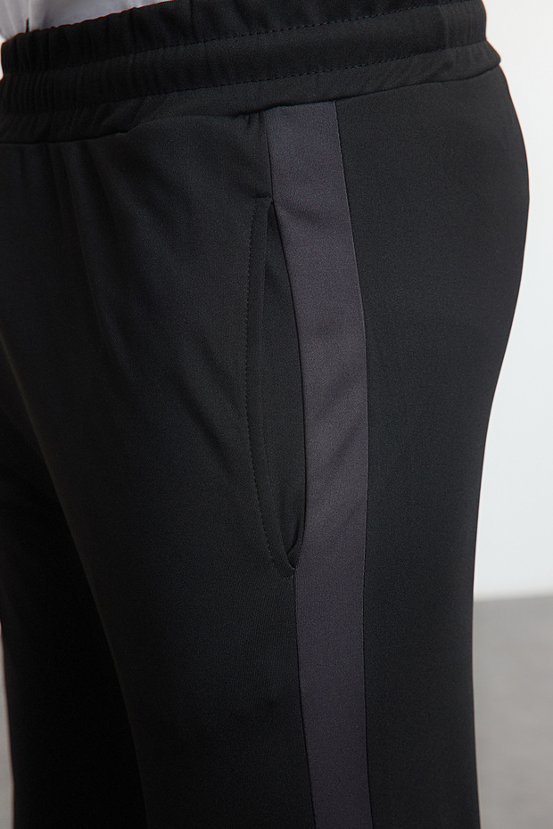 Siyah Regular/Normal Kesim Renk Bloklu Spor Eşofman Altı TMNAW25EA00030 - 6