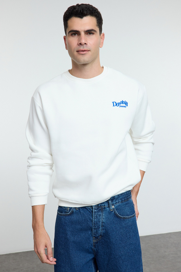 Ekru Oversize/Geniş Kesim Önü Nakışlı Arkası Baskılı İçi Polarlı Sweatshirt TMNAW25SW00014 - 1
