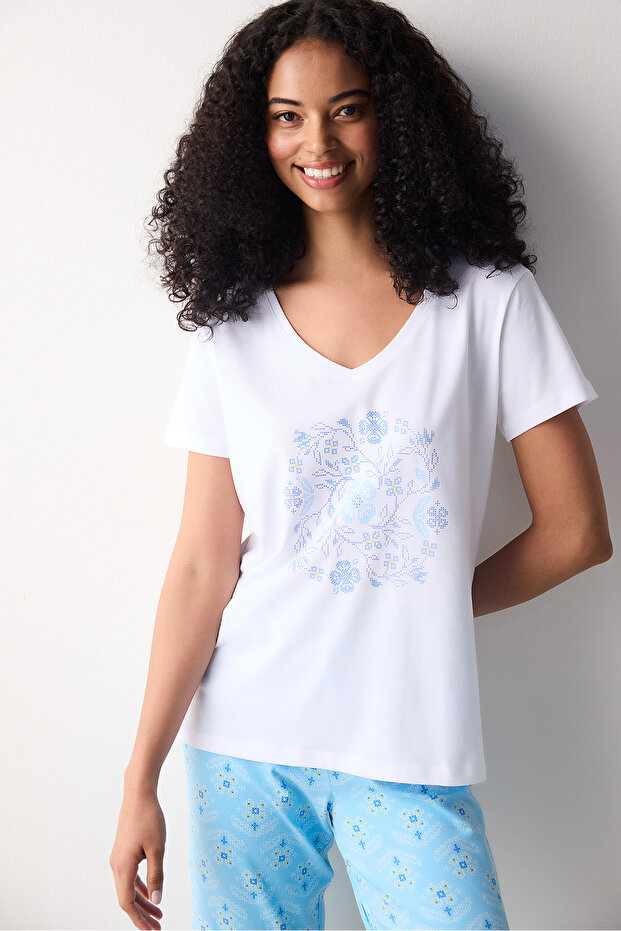 طقم بيجامة كابري بنمط الأزهار - 1