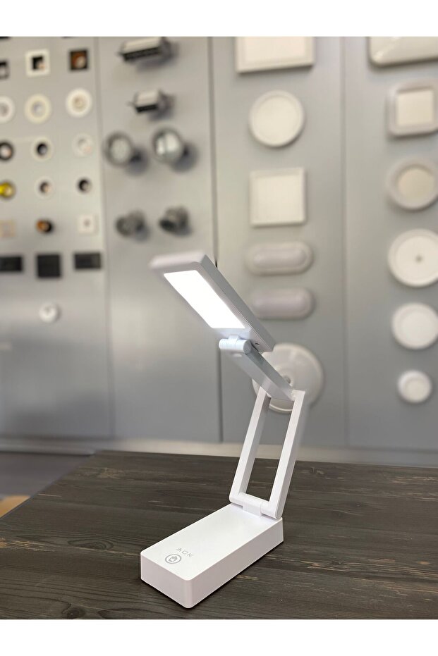 Şarj Edilebilir Masa Lambası - 1