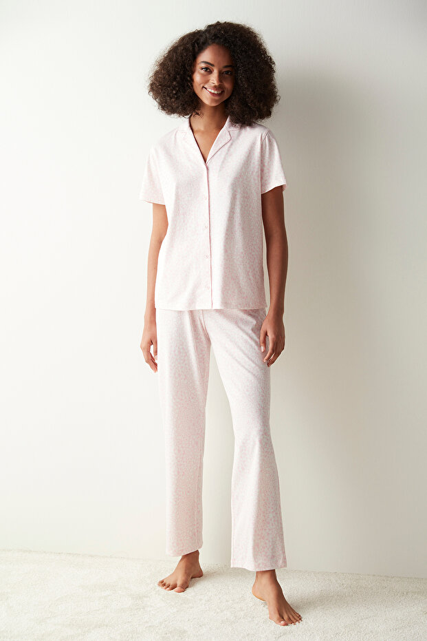 طقم بيجامة بنطال منقوش بأكمام قصيرة - 3