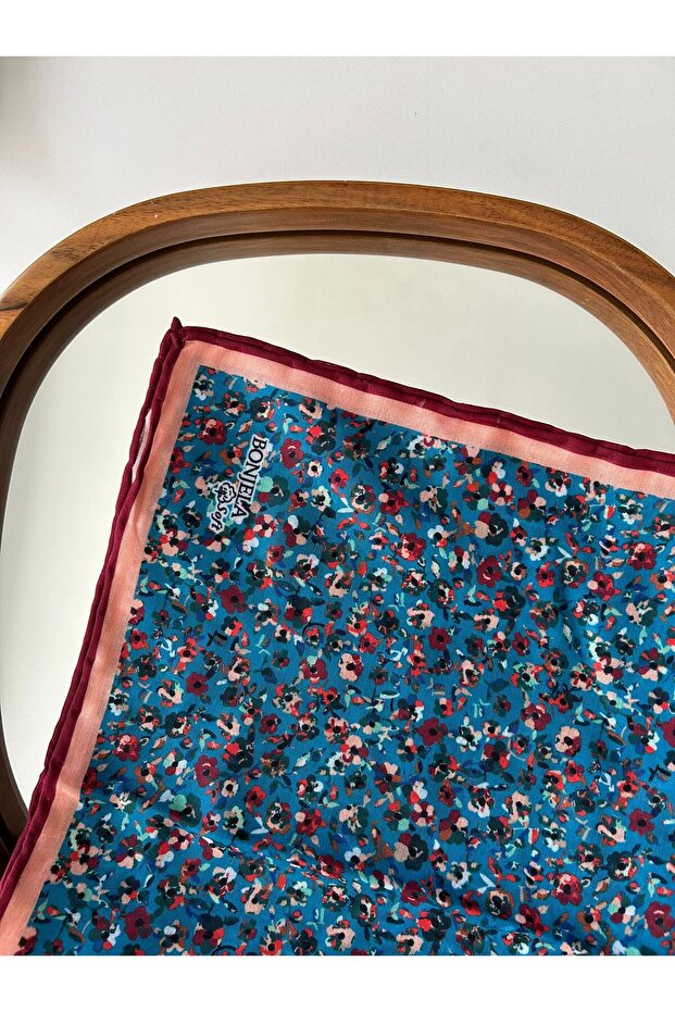 وشاح رقمي ناعم بنمط الورد - 1