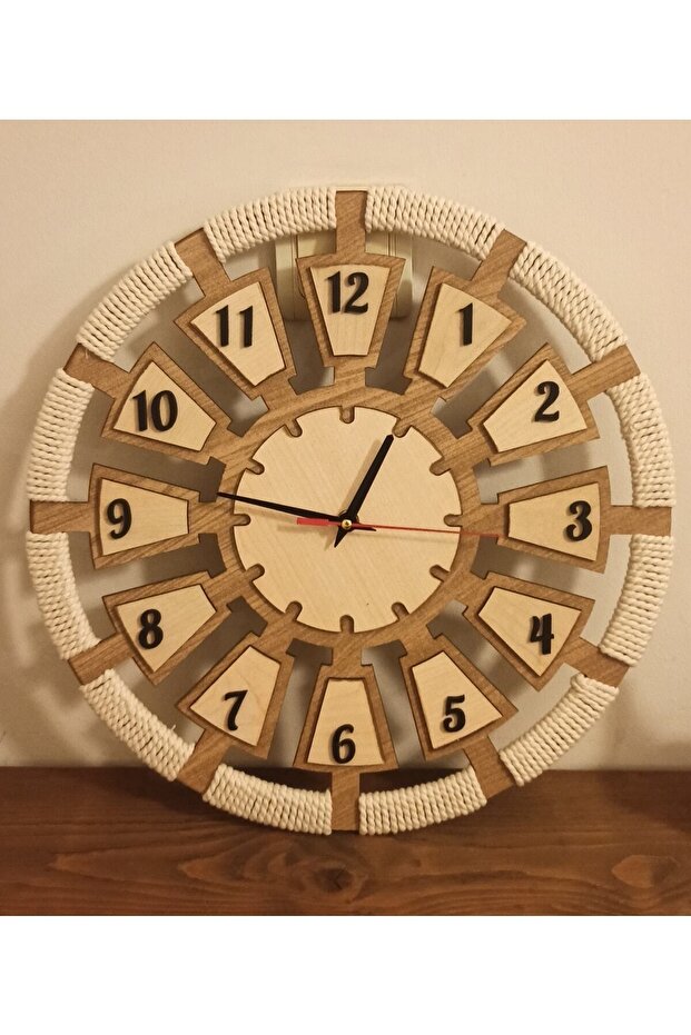 ساعة حائط مزخرفة بتفاصيل مكرامية - 1