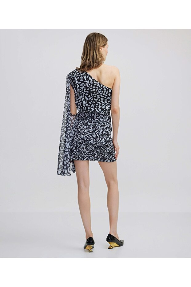 Asimetrik kol drapeli elbise - 6