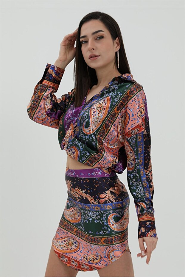 بدلة ساتان منقوشة باللون البرتقالي - 5