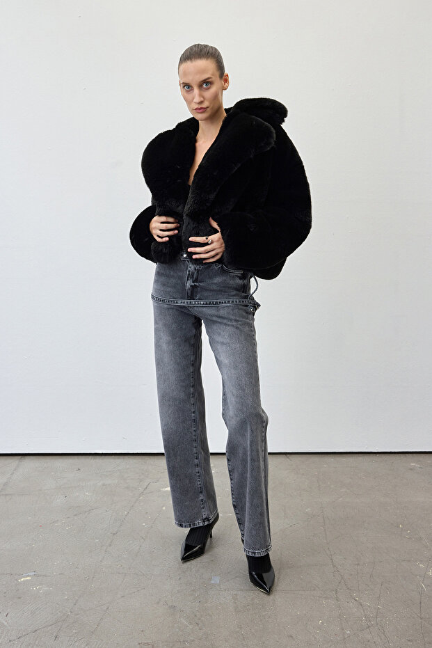 Mid-rise designer jeans - 4