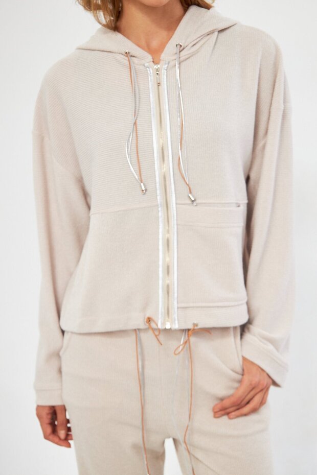 KAPÜŞONLU BEJ BLUZ - 5