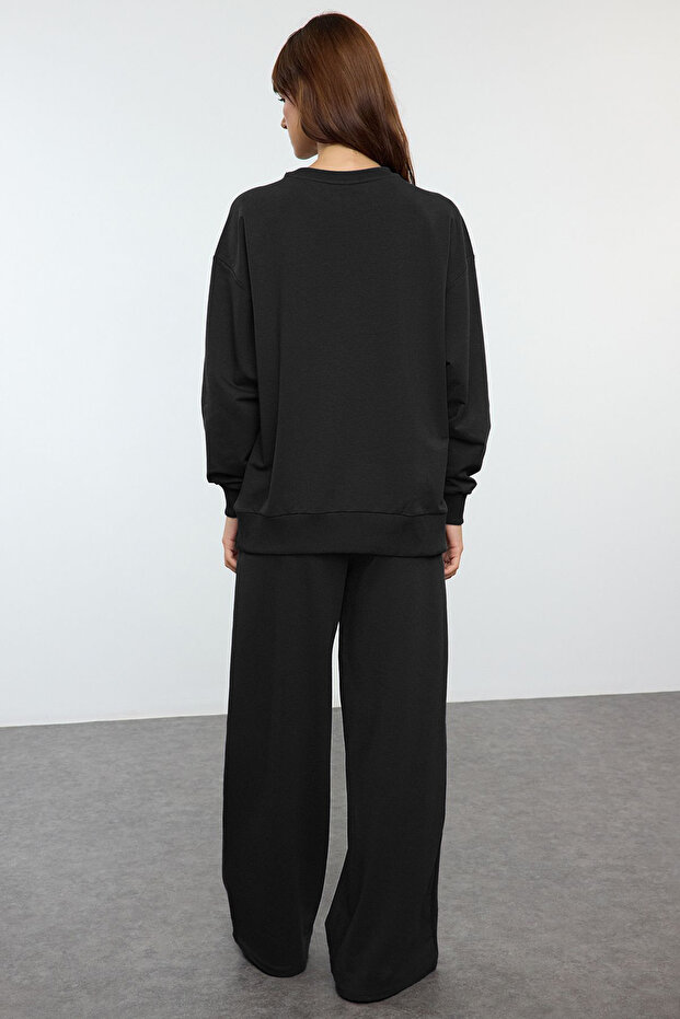 Bequemes, geformtes, schwarzes Strick-Sweatshirt- und Jogginghose-Set mit weitem Bein – TWOAW25EM00004 - 5